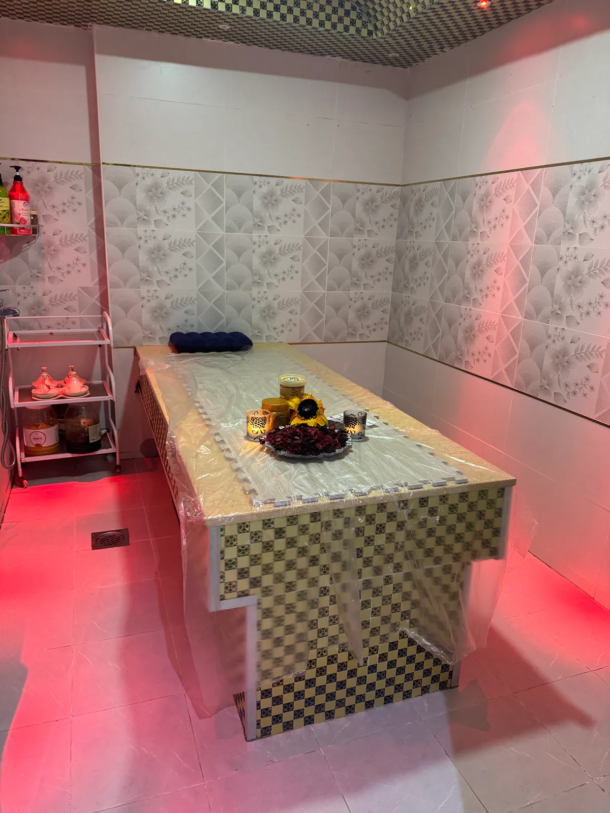 Moroccan bath treatment table